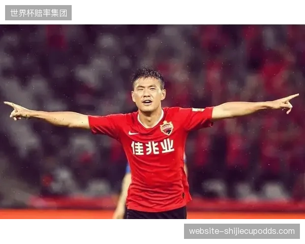 李源一与泰山队续约陷入僵局，其决定留队至年底旨在谋求自由身。